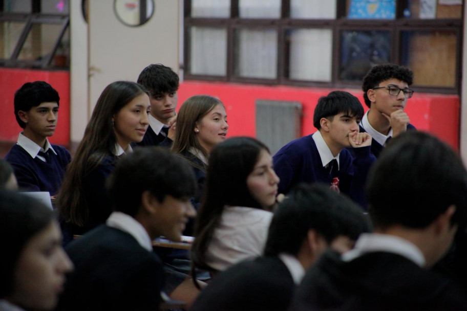 imagen El Senado va a la escuela