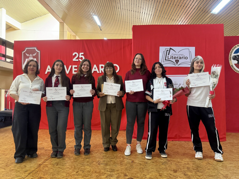 imagen Veinticinco años entre letras y sueños: la EA celebró las Bodas de Plata de su concurso literario